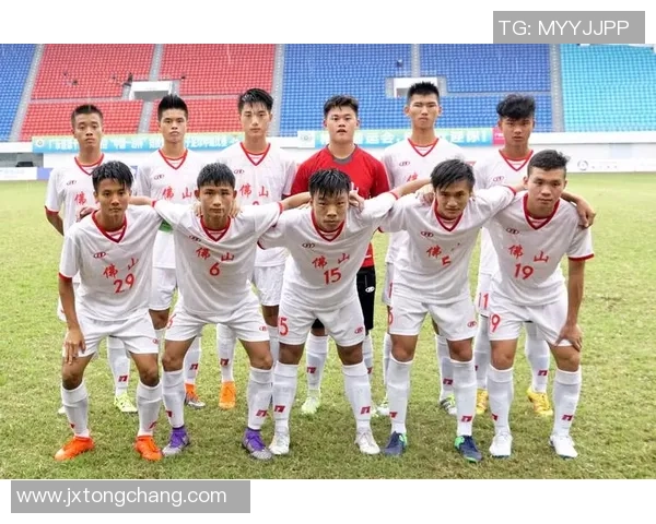 2018年足球巨星风采全景展示：技术、魅力与赛场荣耀的完美结合