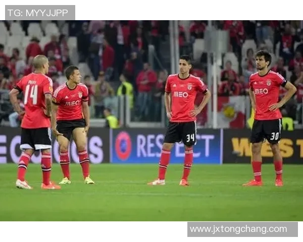 2025年全球足球球星战力排名前十名，谁是当今足坛最强球员