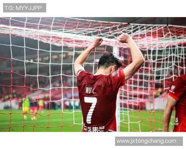 33号足球球星展现不凡技艺引领新一代球员风潮与挑战