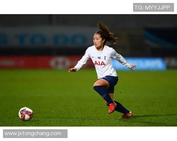 亚洲第一女足球星的崛起与突破:她如何引领女性足球的新风潮 亚洲第一女足球星的崛起与突破:她如何引领女性足球的新风潮