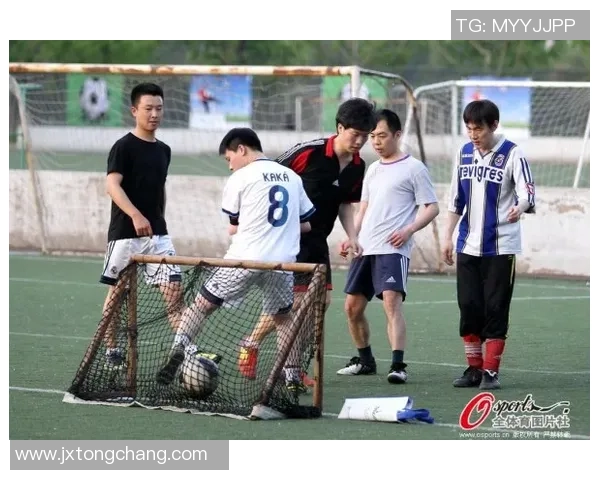 从足球场边小球童到绿茵巨星成长蜕变的励志传奇故事