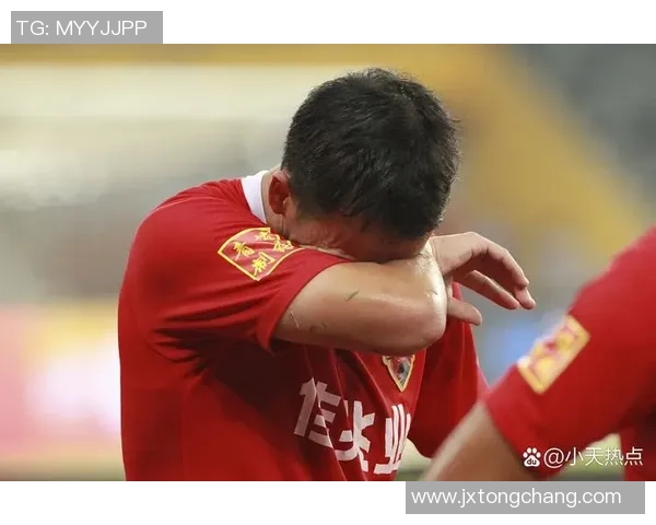 最具争议的足球球星那些虚伪言辞背后隐藏的真相与伪装