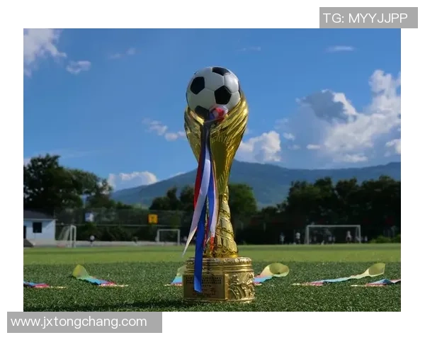 热血绿茵梦幻舞台足球巨星炫彩壁纸氛围尽显激情